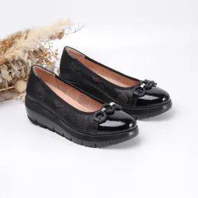 Chain-detailed Soft Leather Loafers for Women Light Wedge Heel in Black/White/Golden