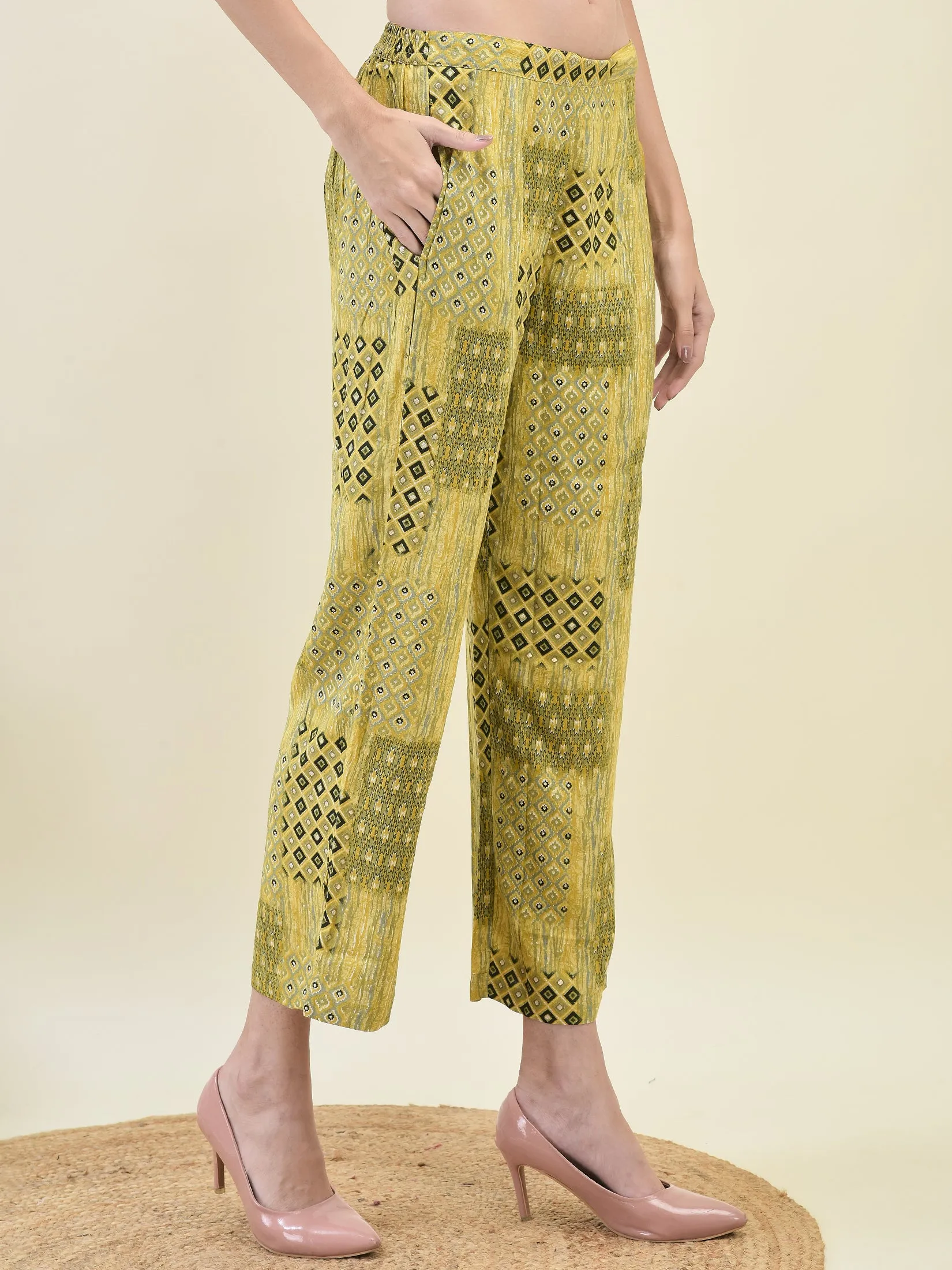 Women Liva Rayon Olive Geometric Print Co-Ord Set