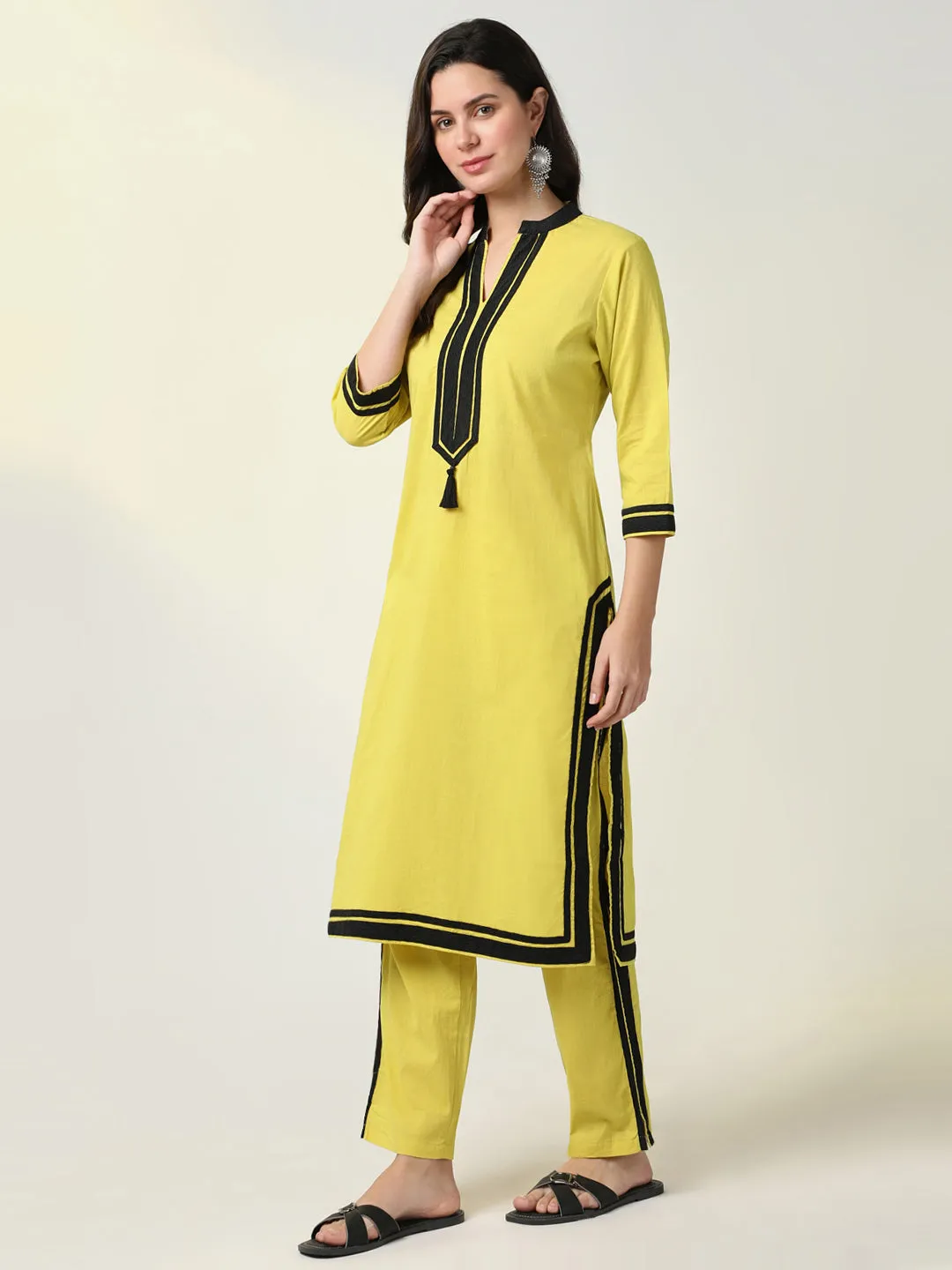 Women Yellow Solid Straight Kurta Set