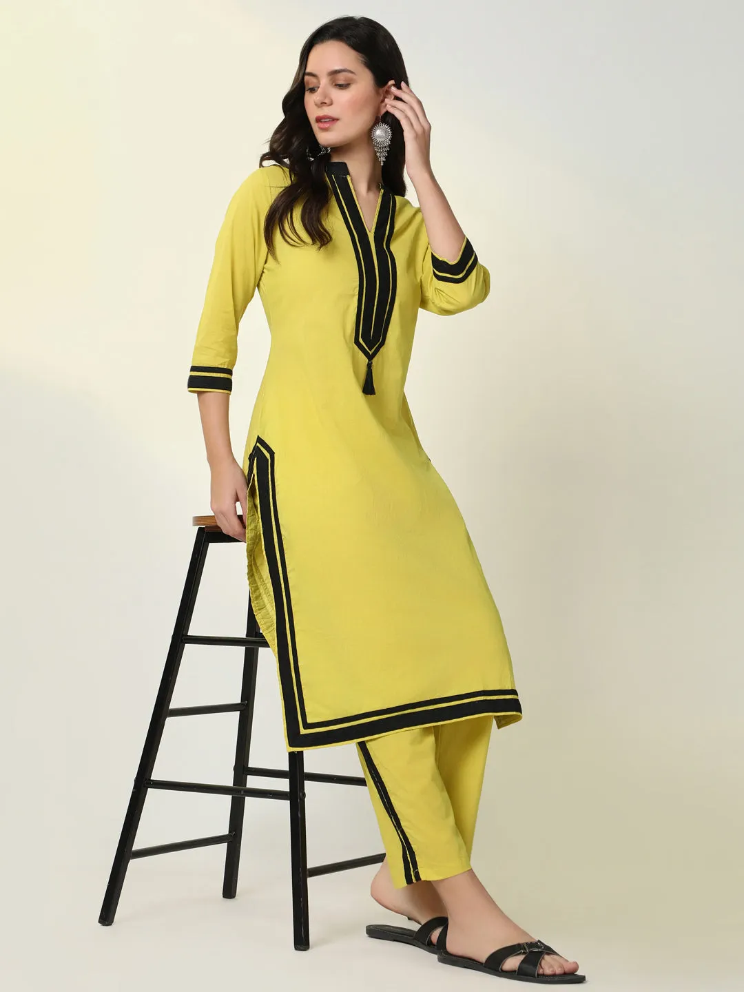 Women Yellow Solid Straight Kurta Set