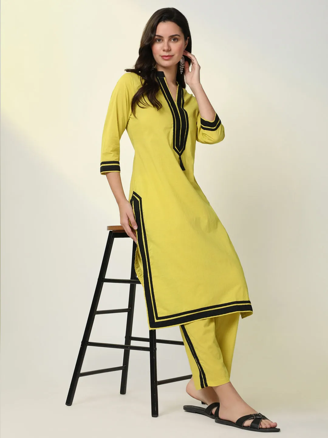 Women Yellow Solid Straight Kurta Set